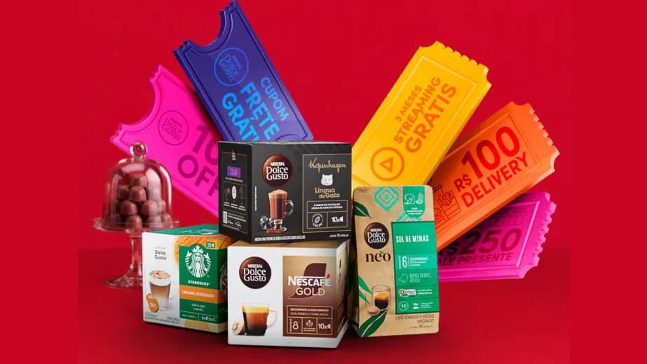 Cupons promocionais NESCAFÉ Dolce Gusto — frete grátis, 10% OFF, meses de streaming, R$100 em delivery e vale-presente — ao lado das cápsulas Starbucks, Nescafé Gold, Copenhagen e da máquina neo