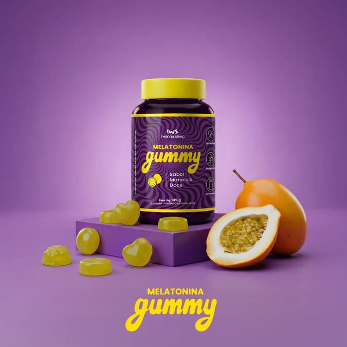 Pote de Melatonina Gummy IWS sabor maracujá doce com gomas ao redor
