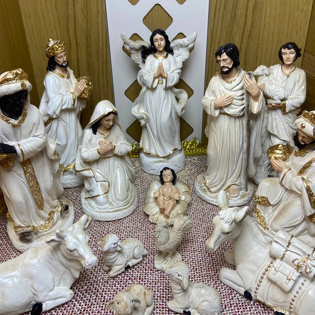 Presépio de Natal Branco Envelhecido e Dourado Completo Gesso Prêmio
